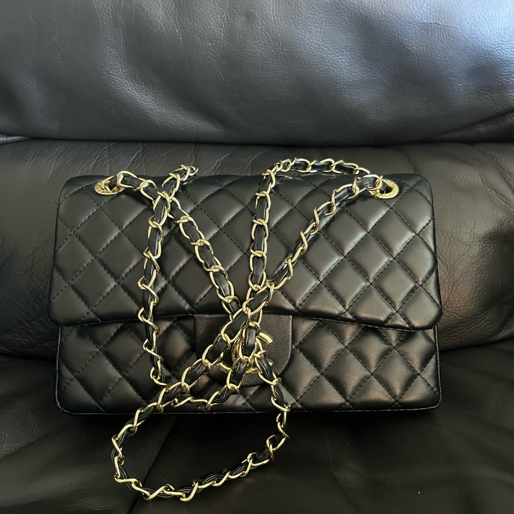 Black shoulder bag